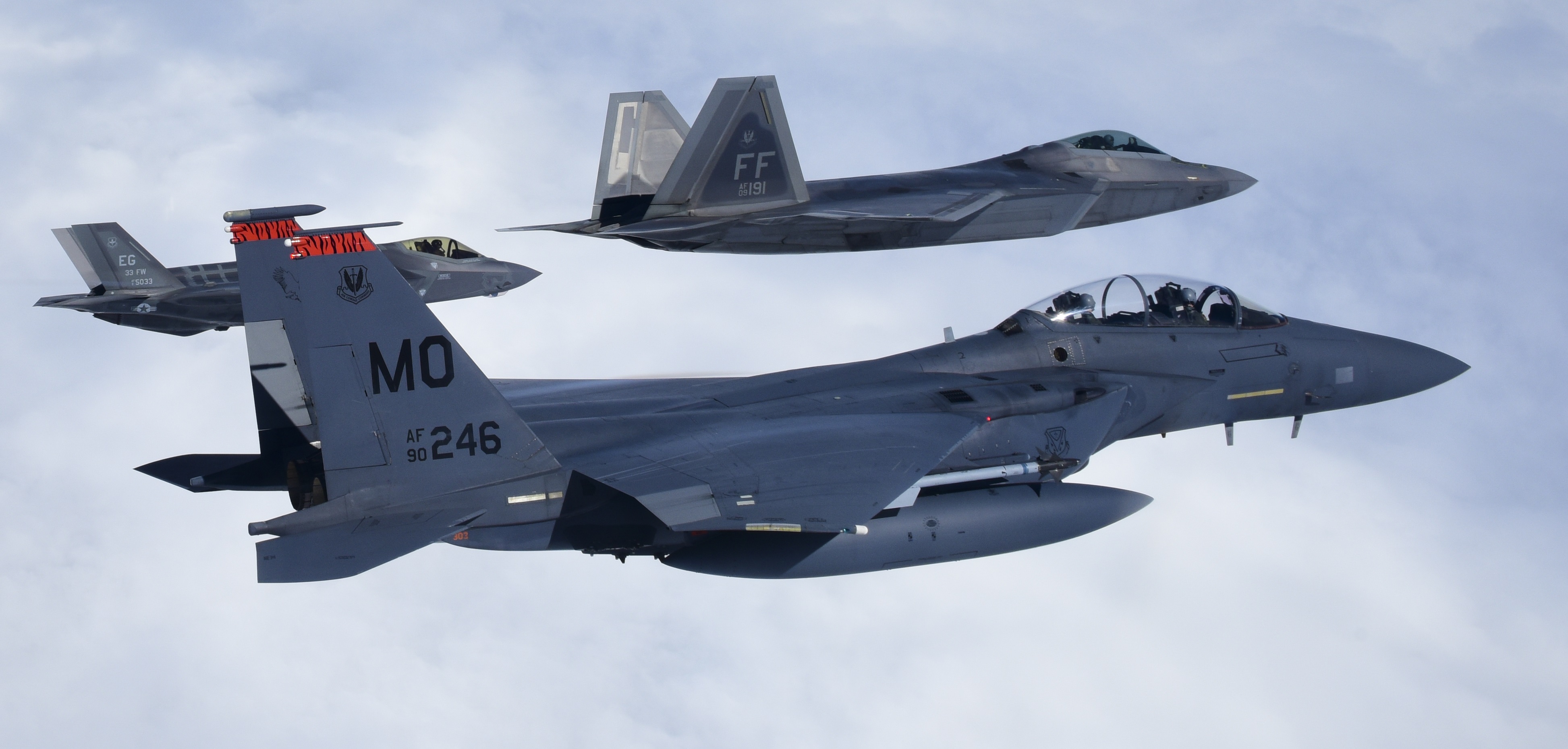 How F 35 Joint Strike Fighter And F 22 Raptor Pilots Train For War The National Interest Blog