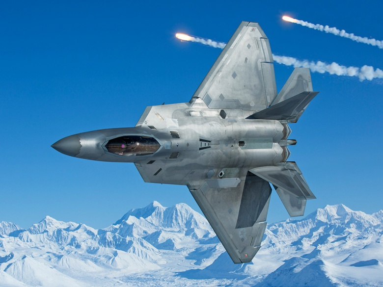 مقاتله الجيل السادس الامريكيه : هل تنهض ال F-22 raptor من الرماد ؟  2015_F22_Elmo_25_F22R11.04_1267828237_9117_1