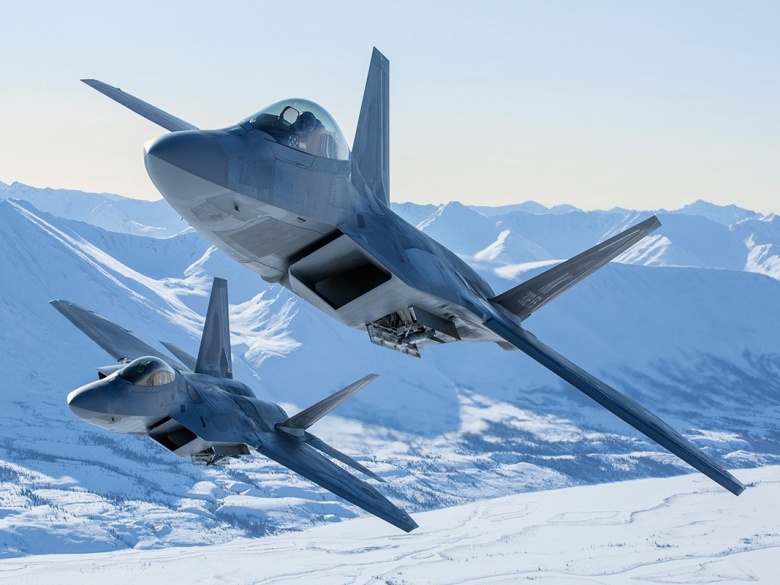 مقاتله الجيل السادس الامريكيه : هل تنهض ال F-22 raptor من الرماد ؟  2015_F22_Elmo_40_FM2290.31_1267828237_5194_0