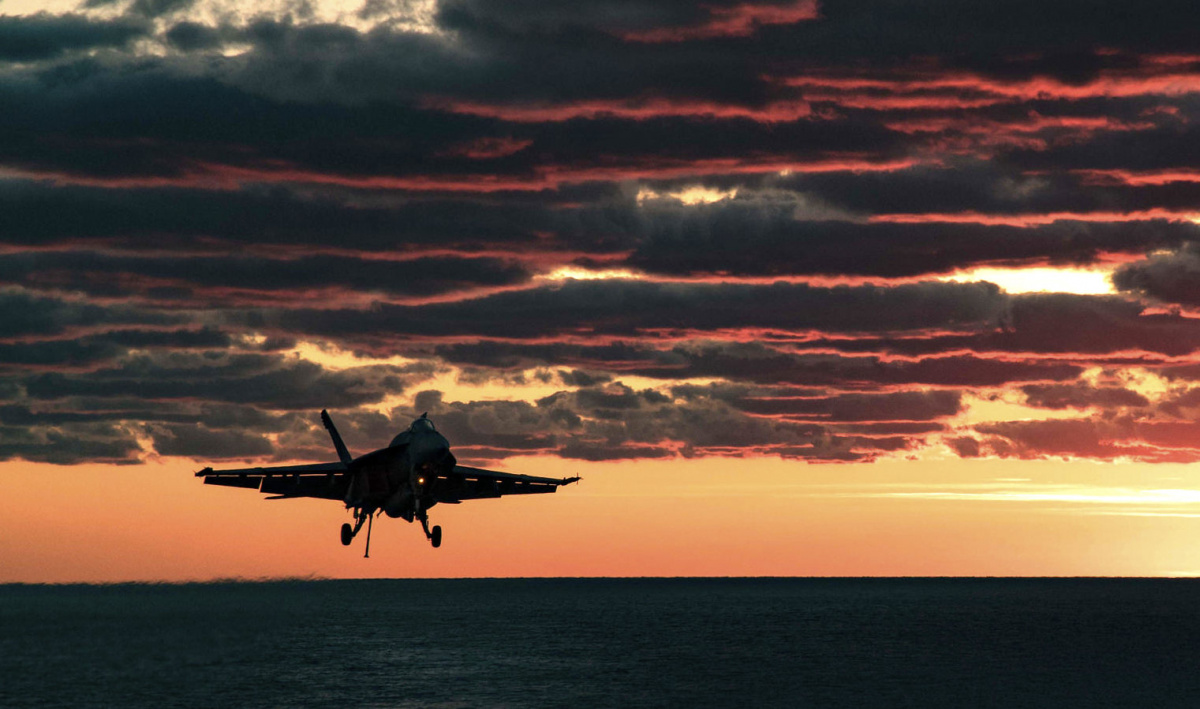 F/A-18E Super Hornet prepares to land on the flight deck of the aircraft carrier USS Dwight D. Eisenhower. Flickr/U.S. Navy