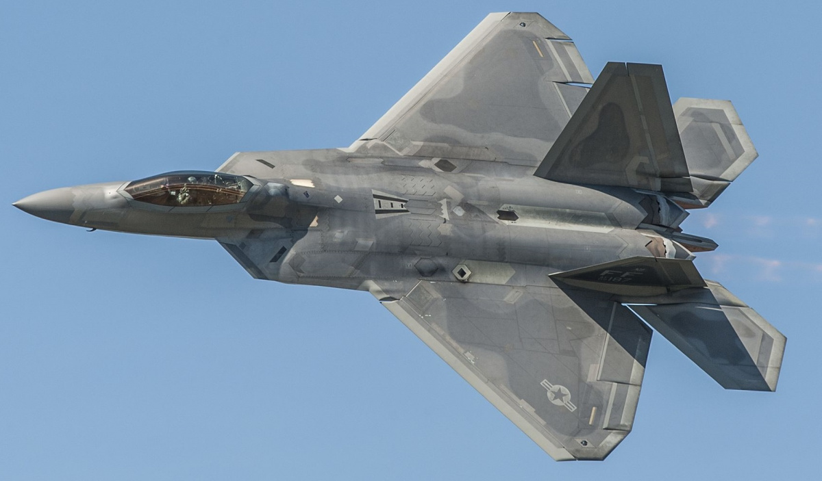 f-22_raptor_flies_during_the_airpower_over_hampton_roads_open_house_at_langley_afb_va._april_24_2016.jpg