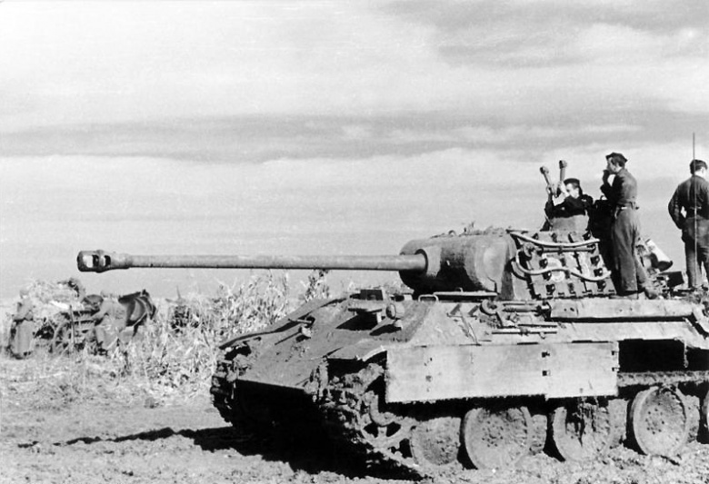 A German Panzer V in Romania. Wikimedia Commons / Bundesarchiv, Bild 101I-244-2321-34 / Waidelich / CC-BY-SA 3.0