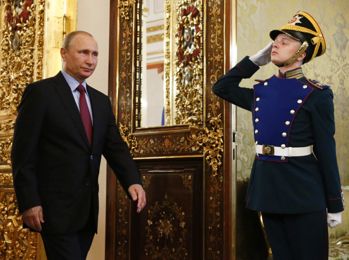 Russian President Vladimir Putin walks past an honour guard before a meeting with his Brazilian counterpart Michel Temer at the Kremlin in Moscow, Russia June 21, 2017. REUTERS/Sergei Karpukhin