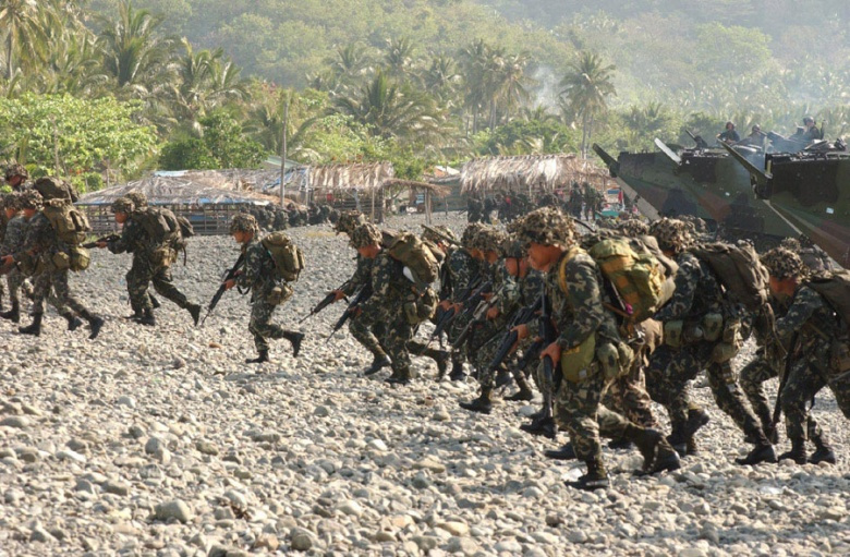 U.S. and Filipino Marines on a joint amphibious assault exercise in 2004 in the Philippines. Wikimedia Commons/U.S. Marine Corps