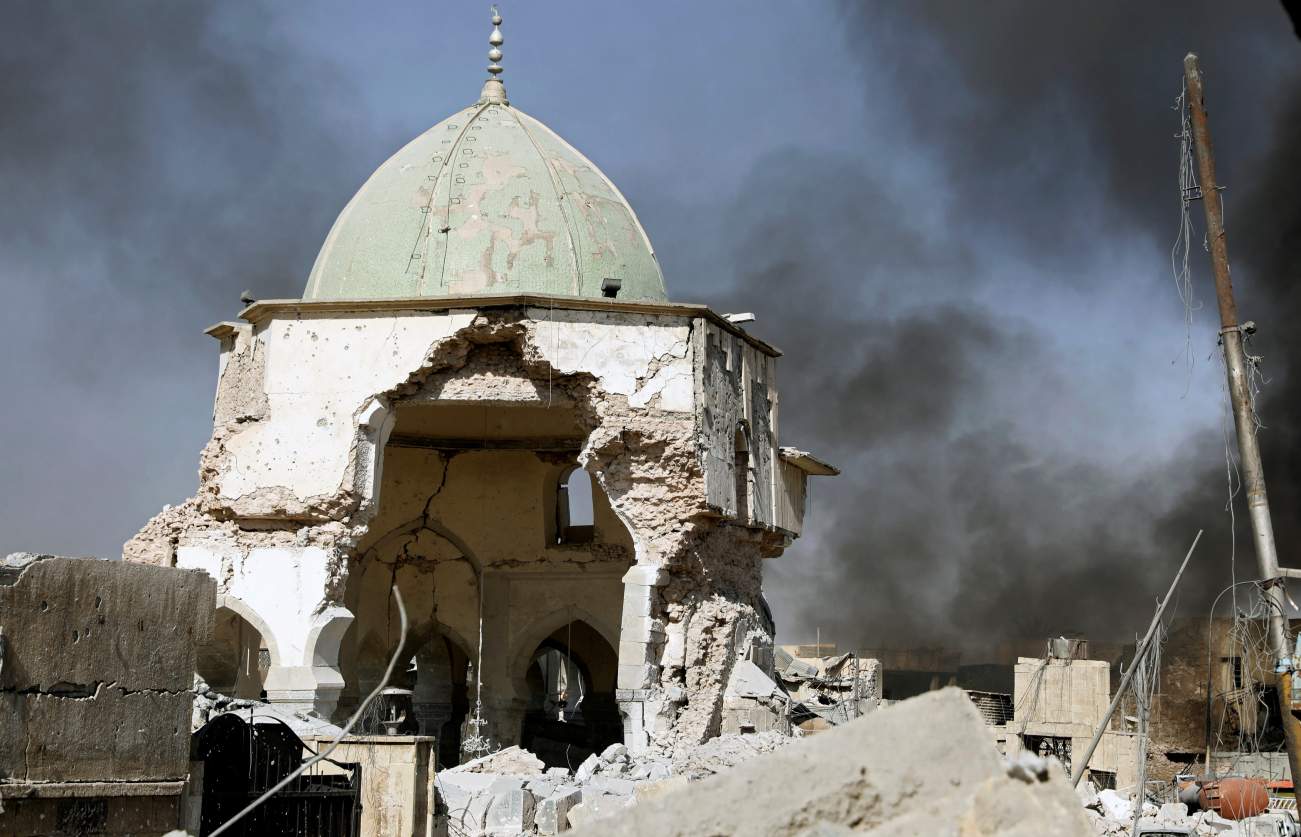 Smoke billows from the ruined Grand al-Nuri Mosque after it was retaken by the Iraqi forces at the Old City in Mosul, Iraq June 29, 2017. REUTERS/Erik De Castro