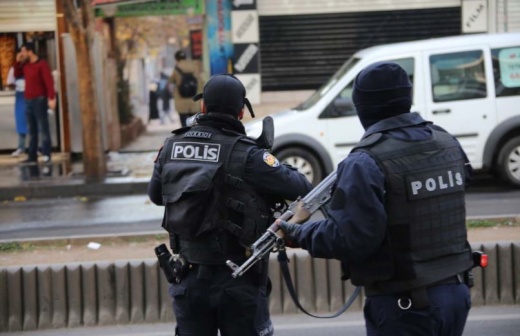 Turkish police forces in Diyarbakır, Turkey. Wikimedia Commons/Voice of America