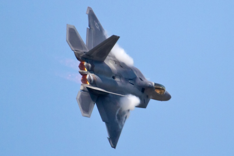 America's F-22 Raptor vs. China's Stealth J-20: Who Wins? | The ...