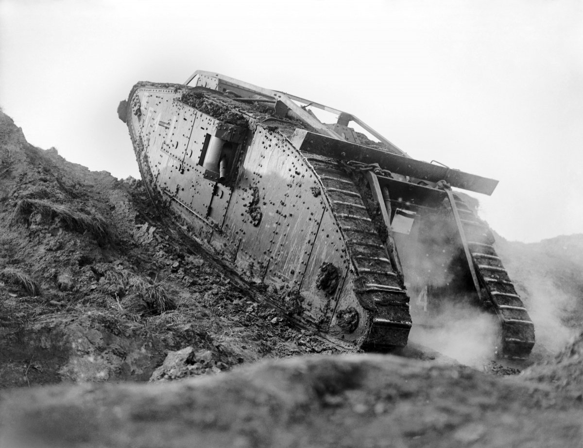 How 476 Tanks Attacking in a Massive Assault during World War I Changed ...