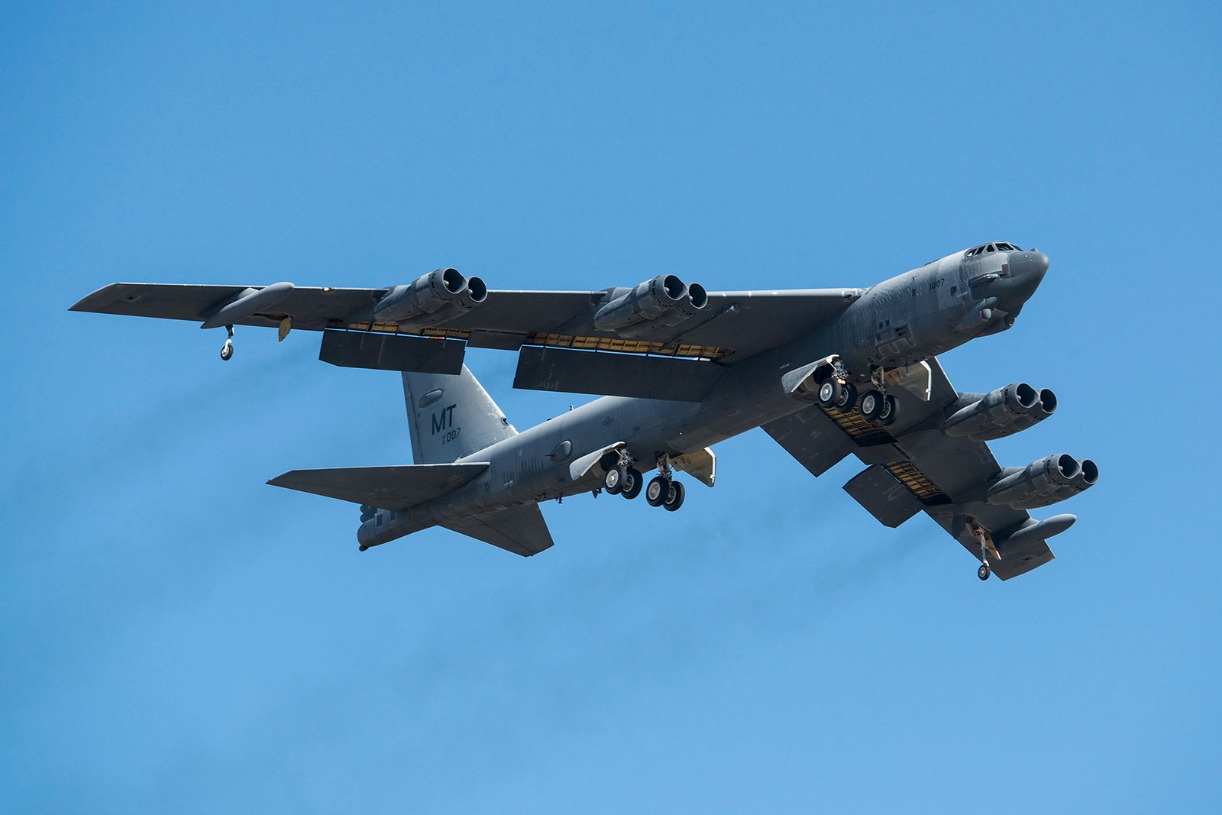 U.S. Air Force Launches Hypersonic Weapon from B-52 Bomber | The ...