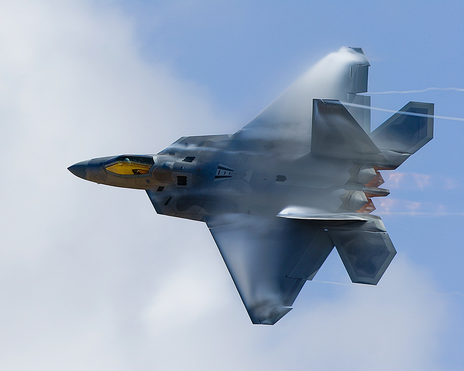 Raptor With No Claws: Why The Stealth F-22 Isn'T 'Ready' For Combat | The National Interest
