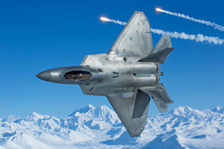America S F 22 Stealth Fighter Vs Russia S Pak Fa Who Wins The National Interest