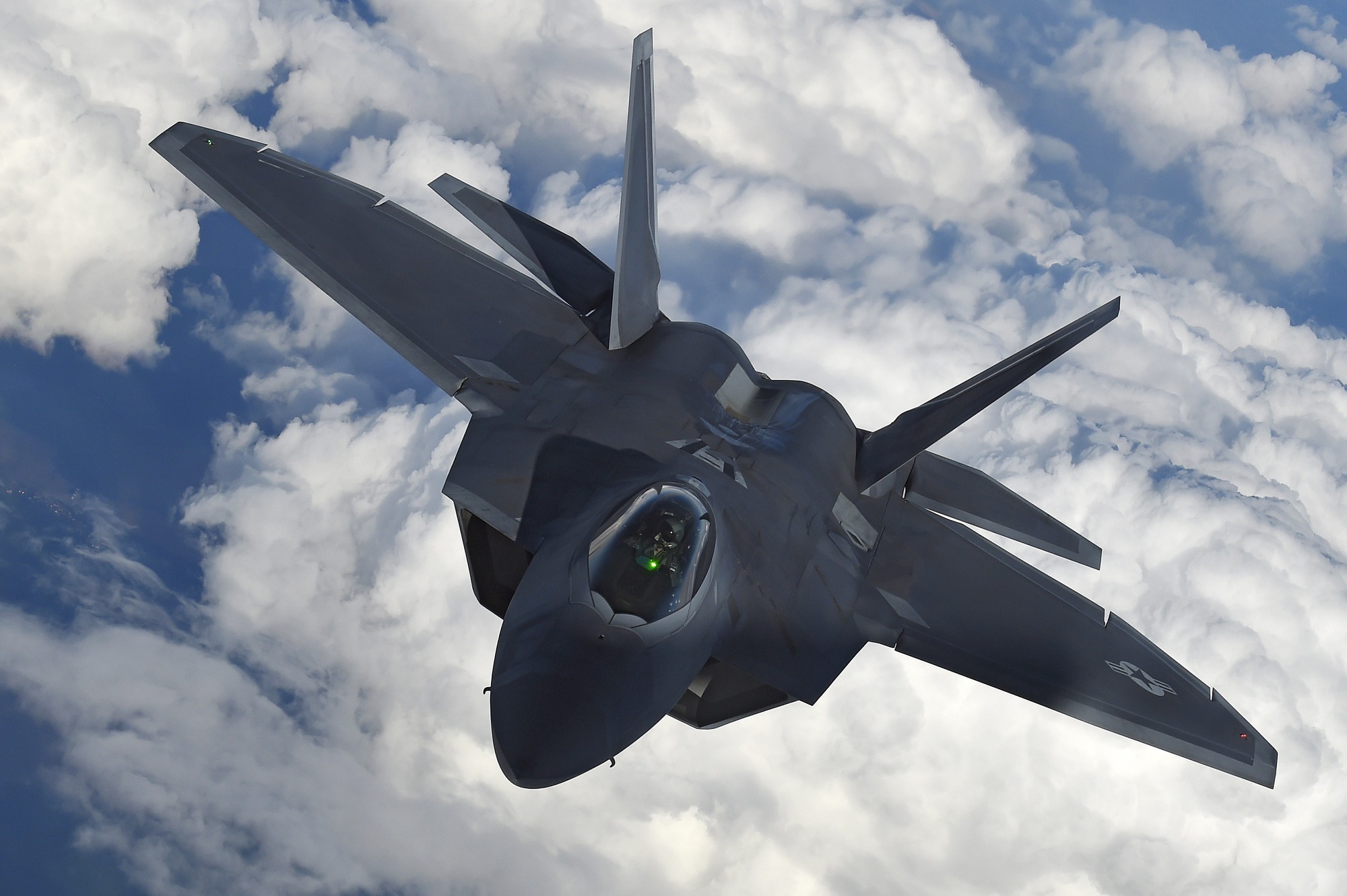 the-f-22-raptor-would-play-a-big-role-in-a-war-against-china-the