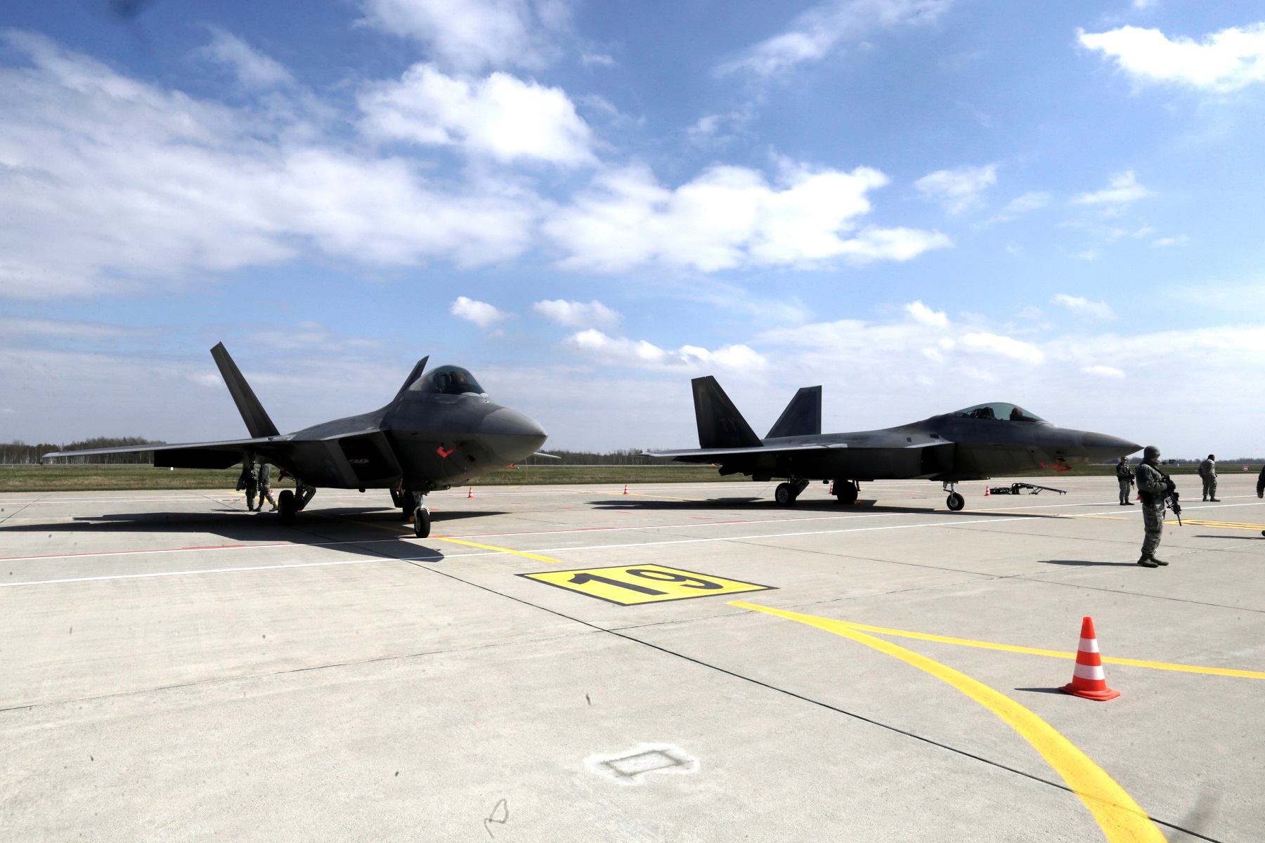 su-57-vs-f-22-head-to-head-who-would-this-stealth-fighter-fight