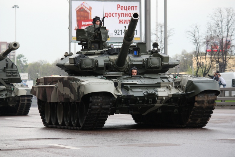 russia-s-lethal-t-90-tank-vs-isis-captured-m1-abrams-who-wins-the