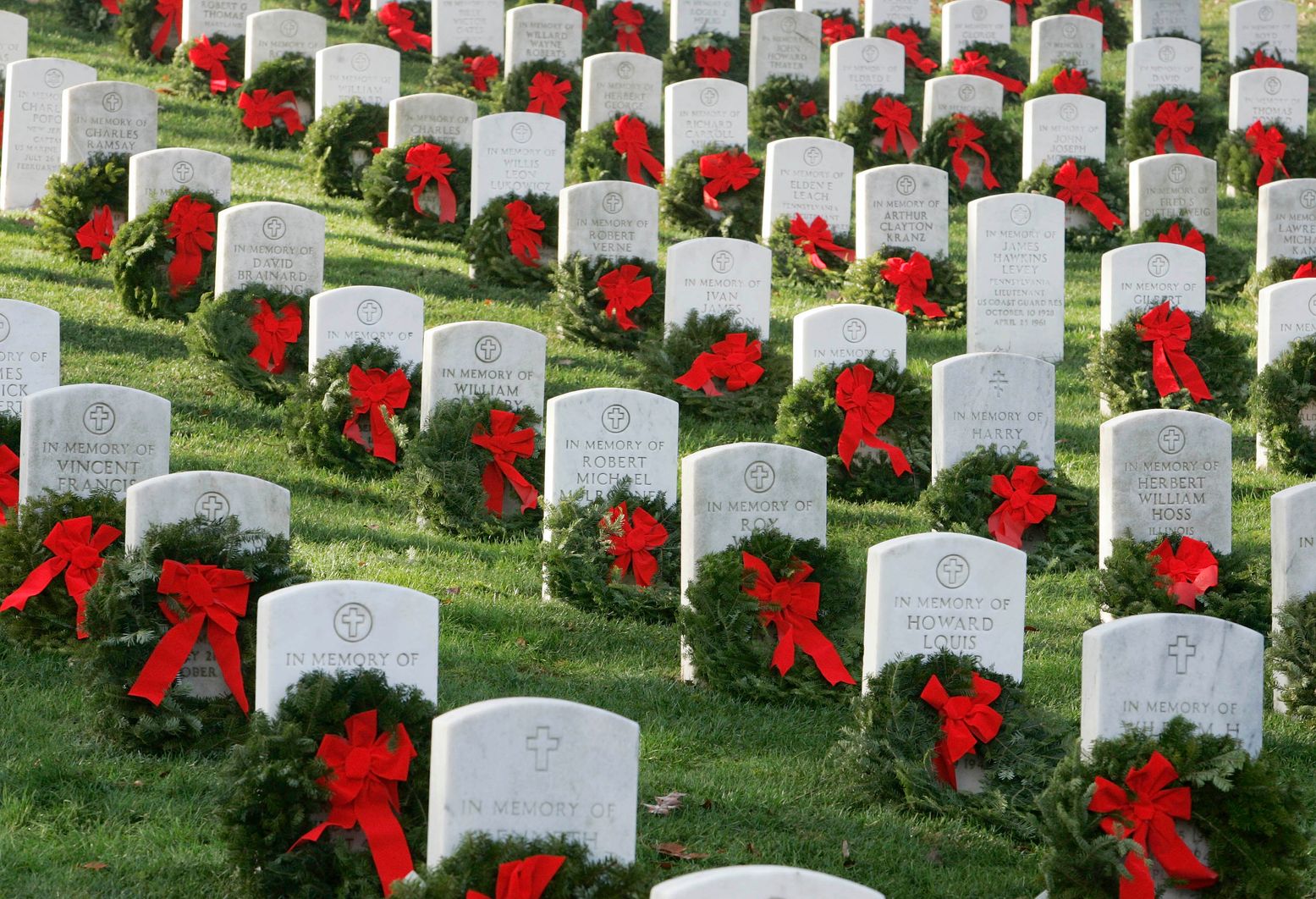 Wreath Laying at Arlington National Cemetery Honors the Fallen—and ...