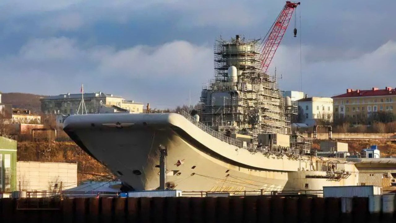 Russia’s aircraft carrier Admiral Kuznetsov keeps emitting black smoke