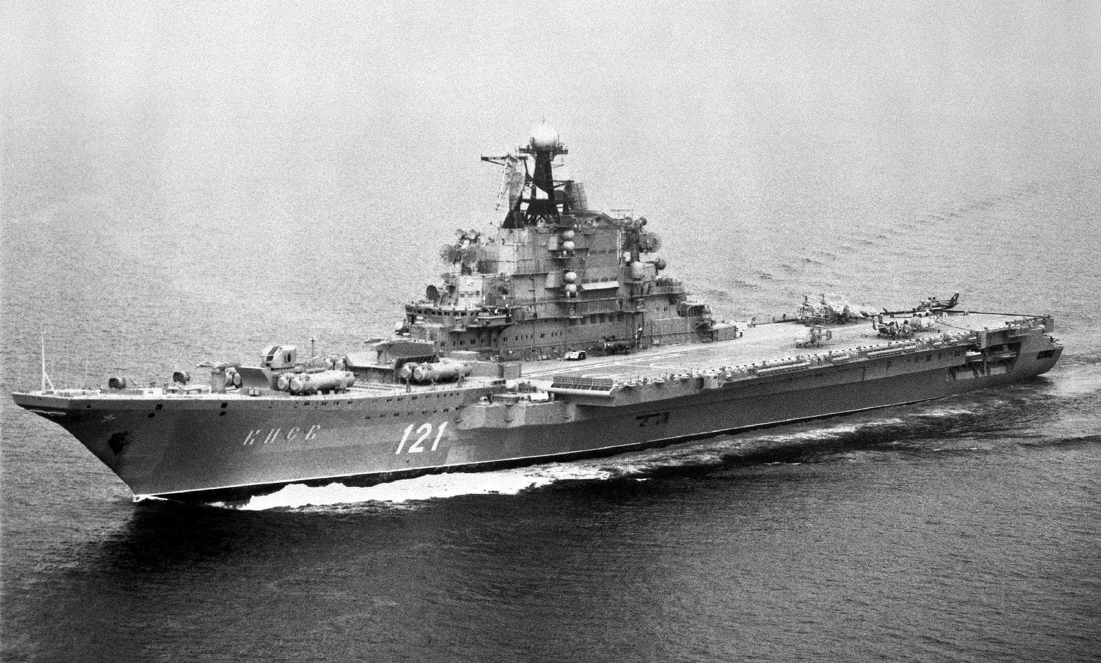 soviet ww2 aircraft flying battleship