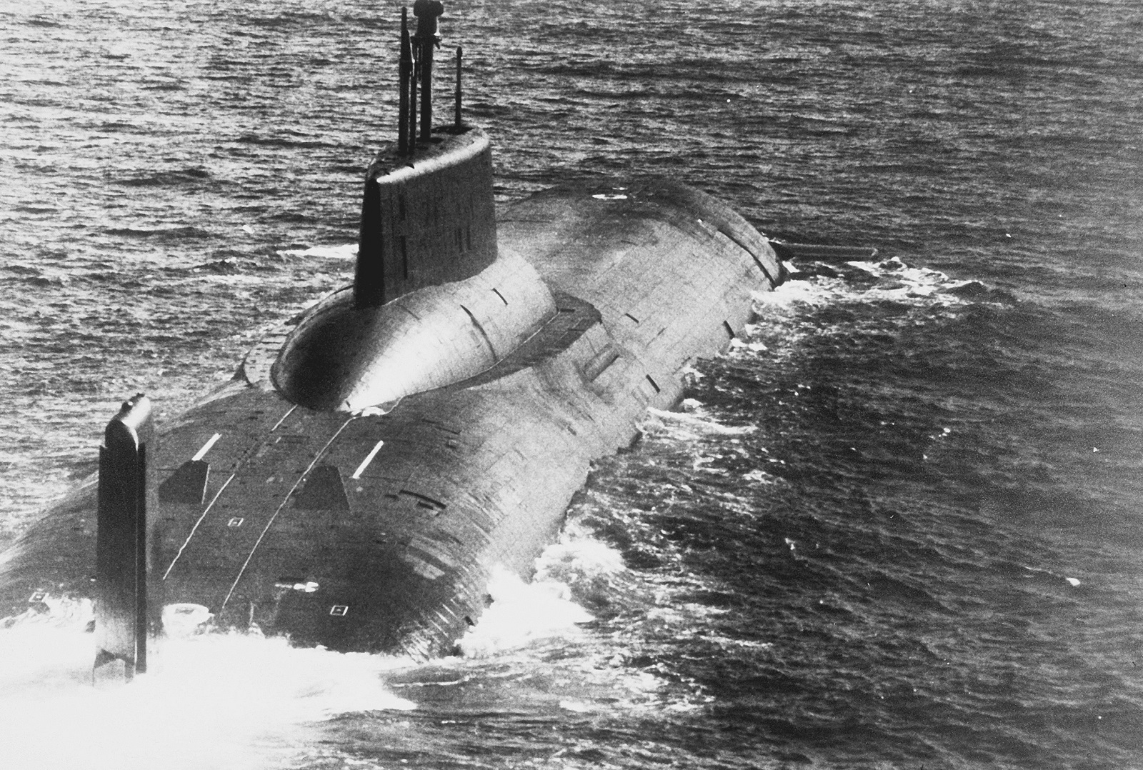 Typhoon-Class: Russia Built The Largest Submarine Ever With A Swimming ...