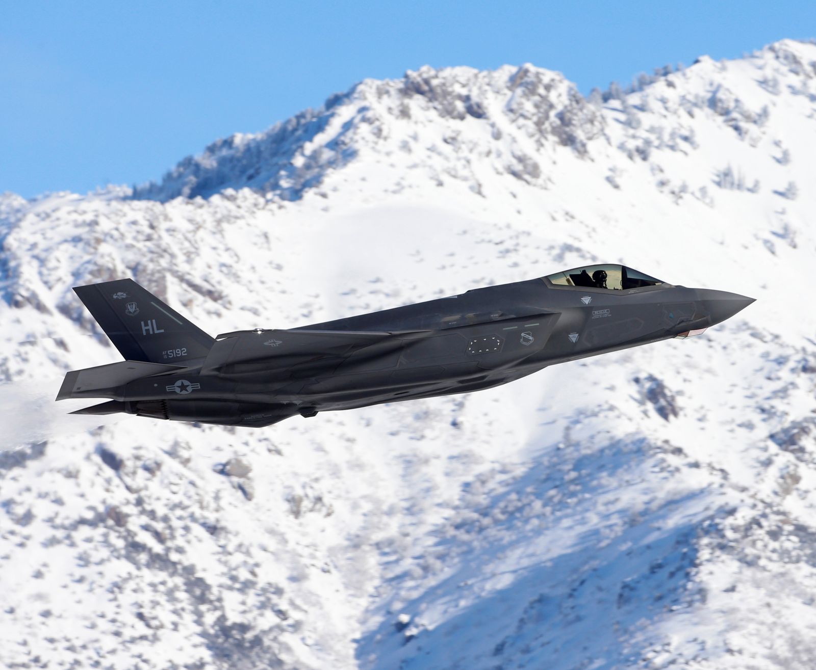 Why the U.S. Air Force Sent Stealth F-35s Near the Arctic (Russia ...