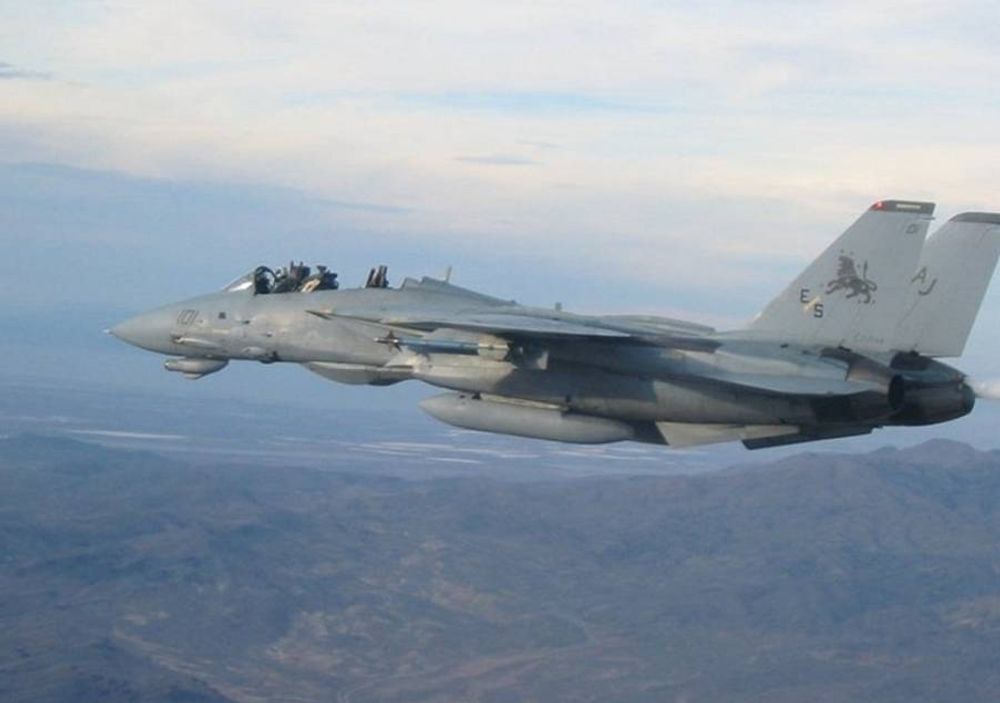 See This Photo? This Pilot Landed His F-14 Tomcat In 'Convertible' Mode ...