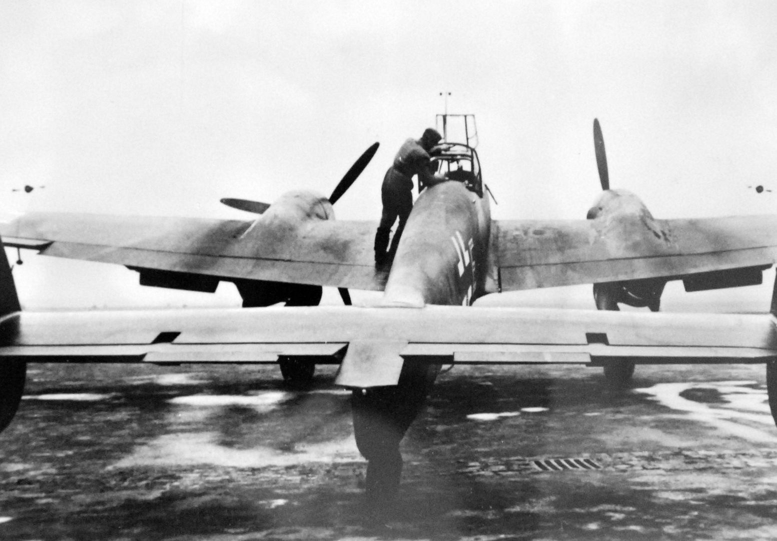 Why Nazi Germany's 'Destroyer Bomber' BF 110 Bomber Failed Miserably ...