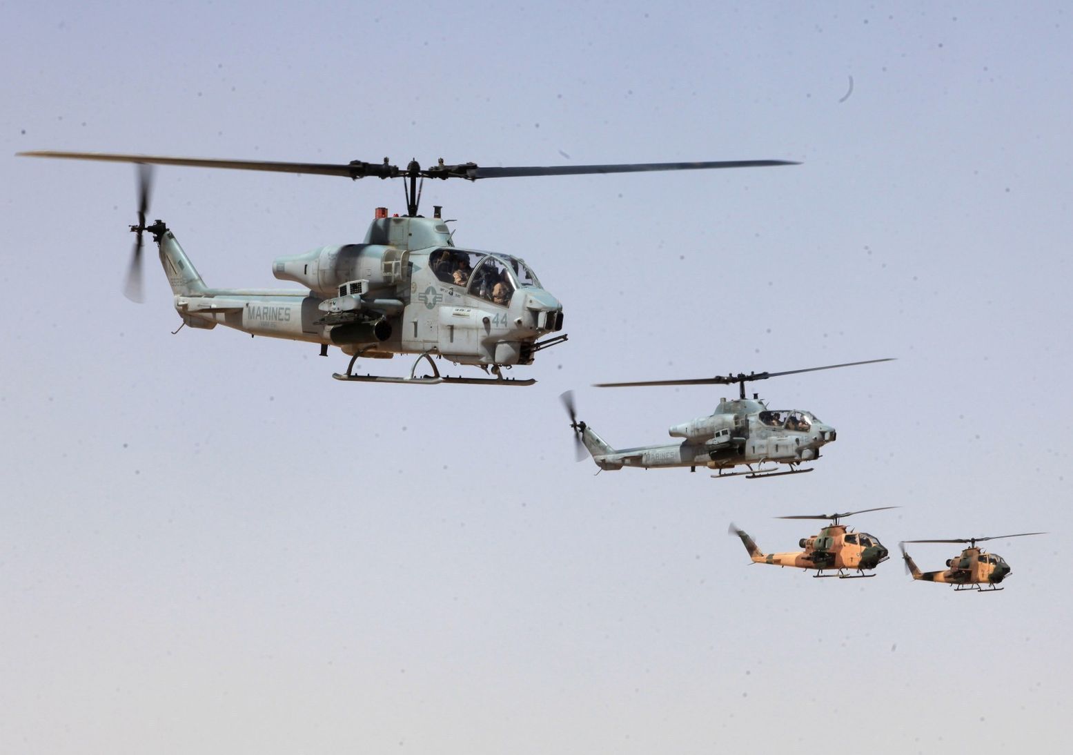 TEAM YANKEE AH-1 COBRA HELICOPTER SPRUE SENT FIRST CLASS 