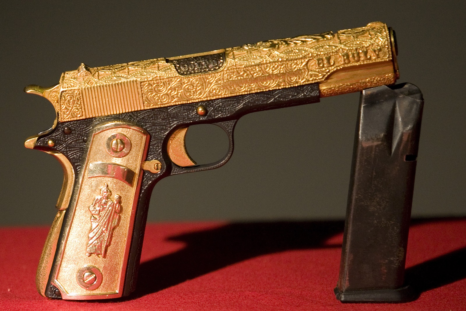 CARTEL ENGRAVED GUN COLLECTION 