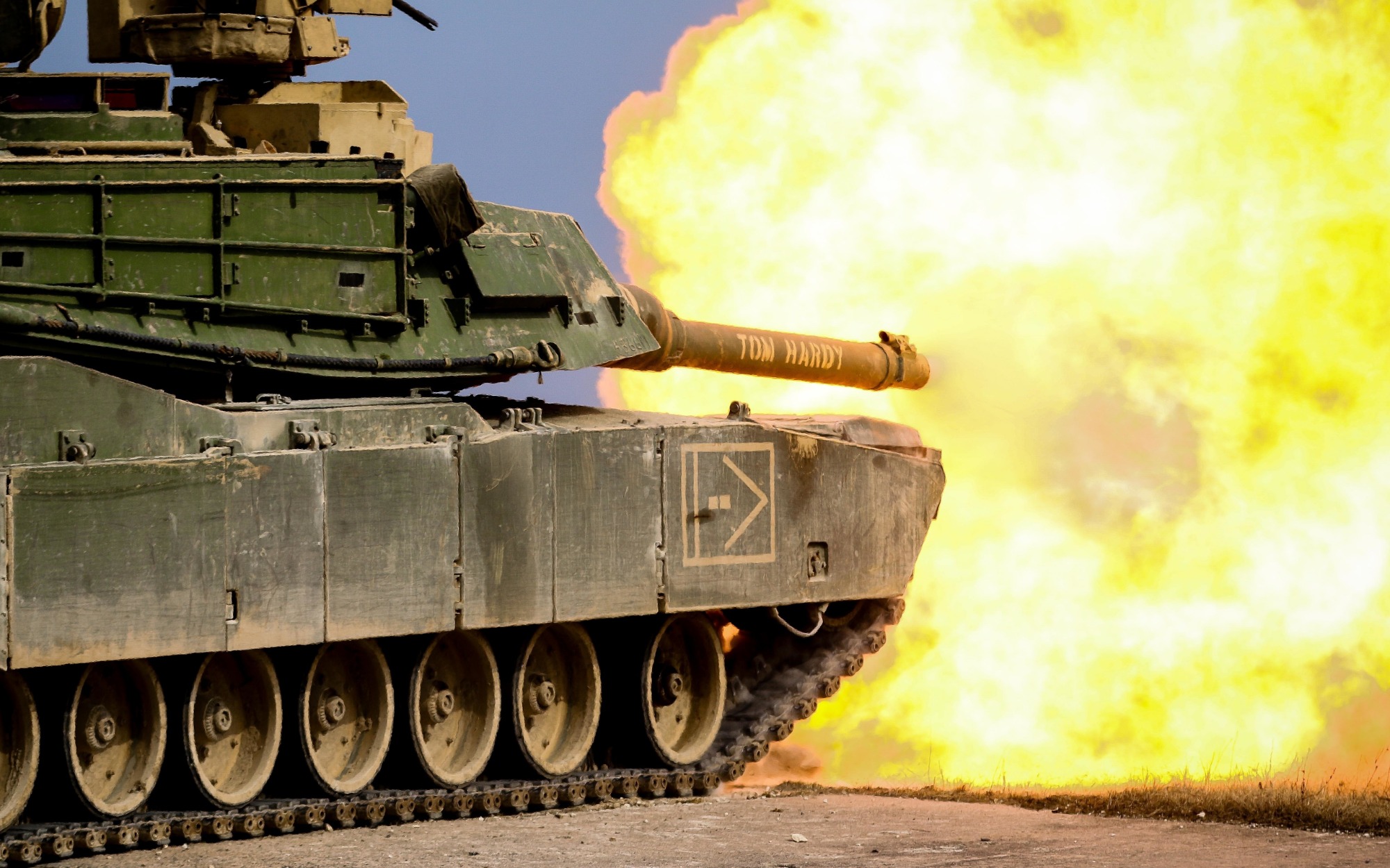 Russia's Deadly T-80 Tank vs. America's M-1 Abrams: Who Wins? | The ...