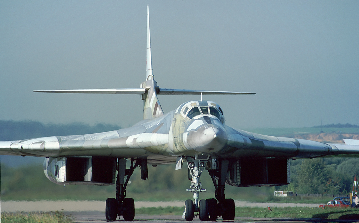 Tu-160 Blackjack vs B-1 Lancer: A Comprehensive Analysis 