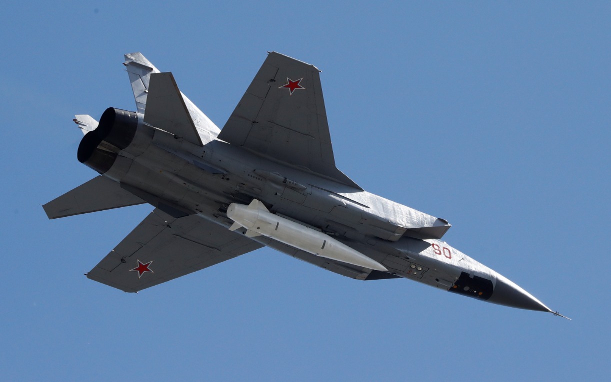 not-so-fun-fact-russia-s-mig-31-can-fight-in-the-stratosphere-the