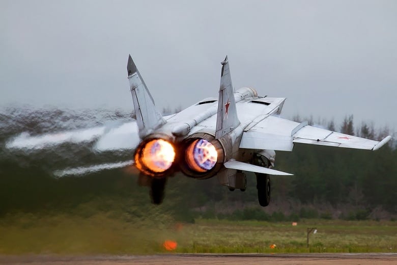 This Russian Super-Jet Could Fly So Fast It Blew Up Its Own Engines | The  National Interest
