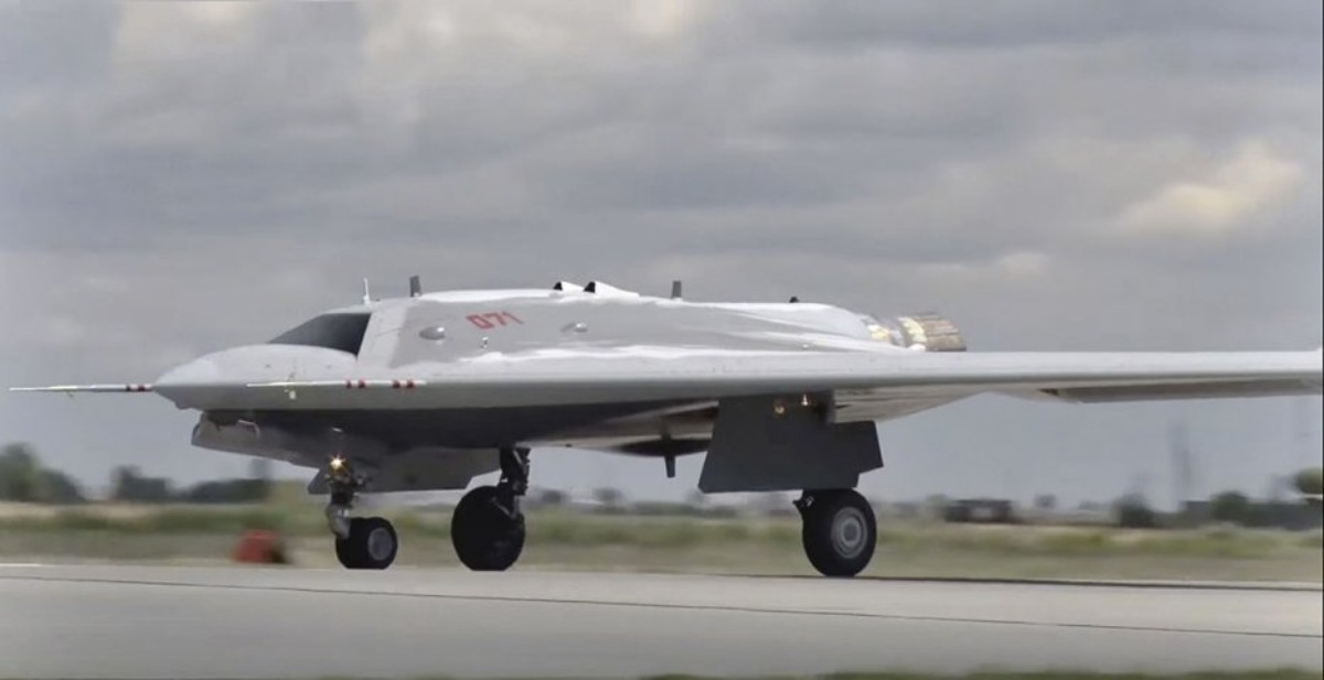 impressionisme sejr indre Russia Has A New Stealthy Looking Spy Drone | The National Interest