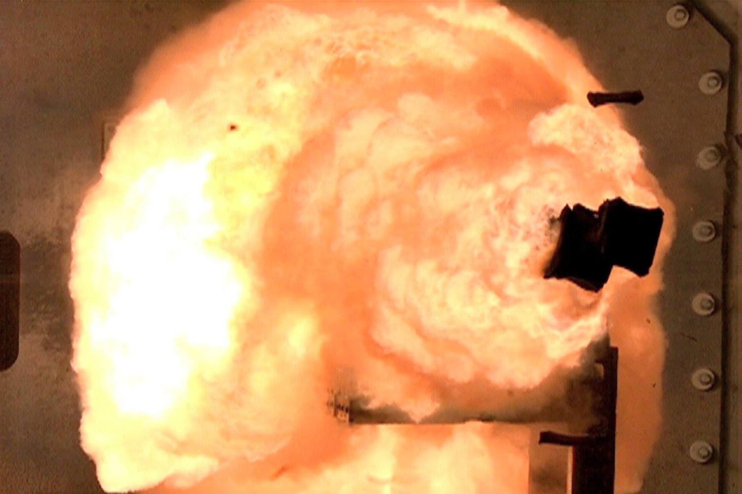 Forget Lasers: Why Doesn't the U.S. Military Have a Railguns ? 