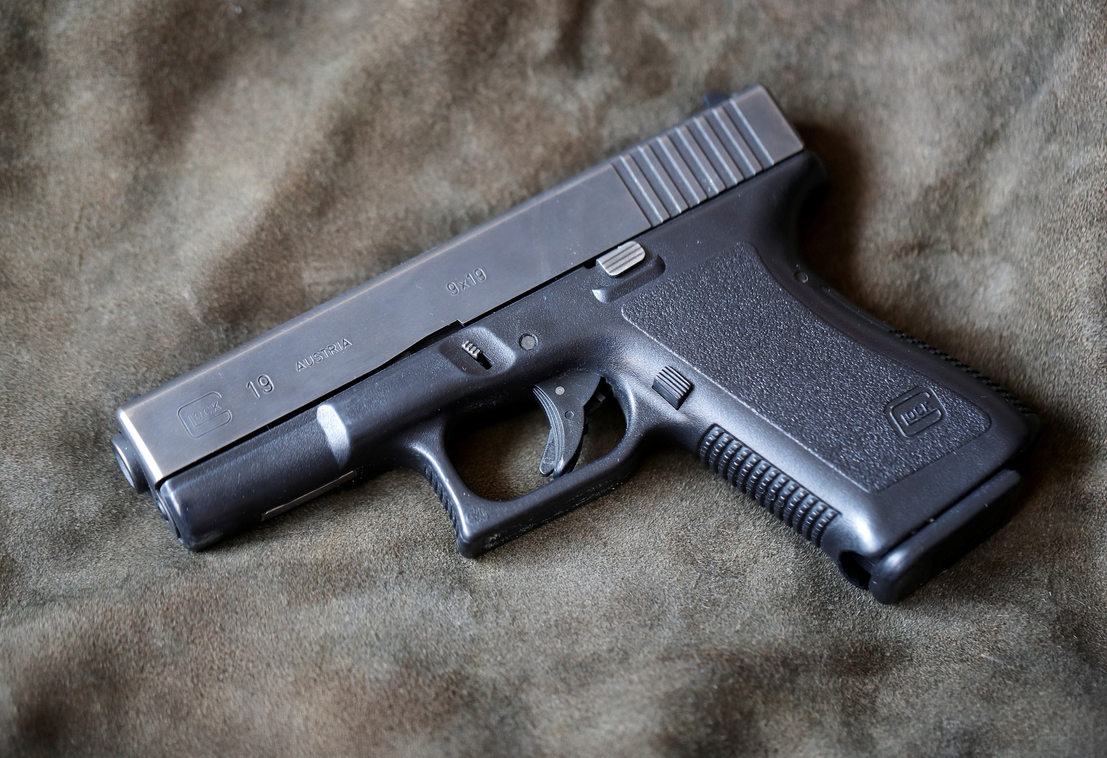 Why The Glock 19 And Ruger Gp100 Are 2 Of The Best Guns On The Planet For Self Defense The National Interest