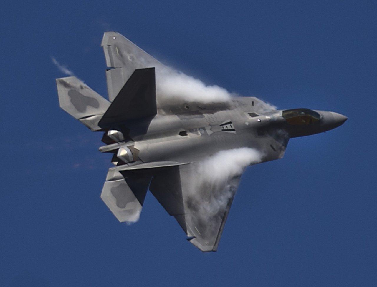 The F-22 and F-35 Is Dead: Why 6th Generation Stealth Fighters Could Be ...