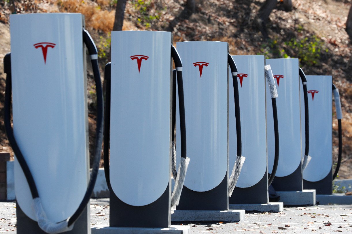 When Will NonTesla Electric Cars Get Their Own Superchargers? The