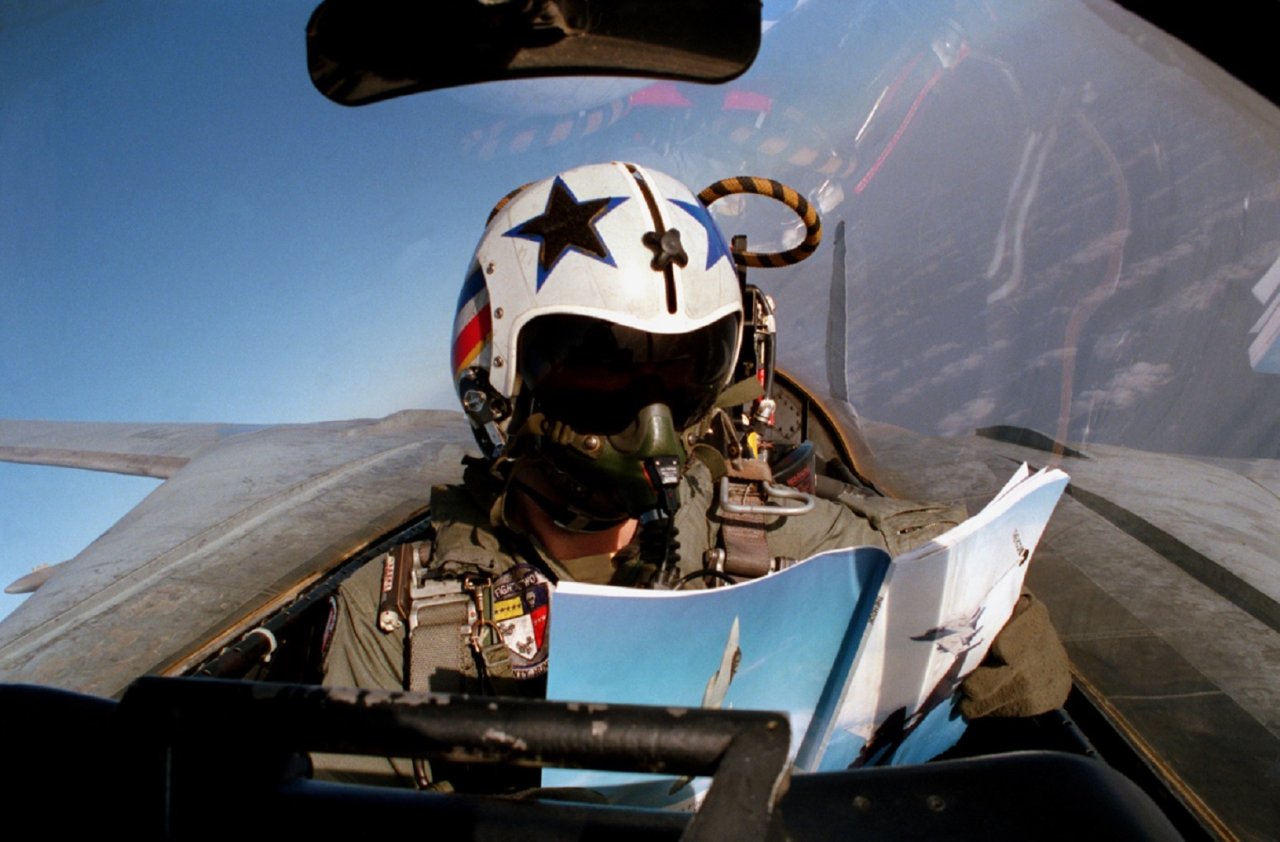 cockpit f14