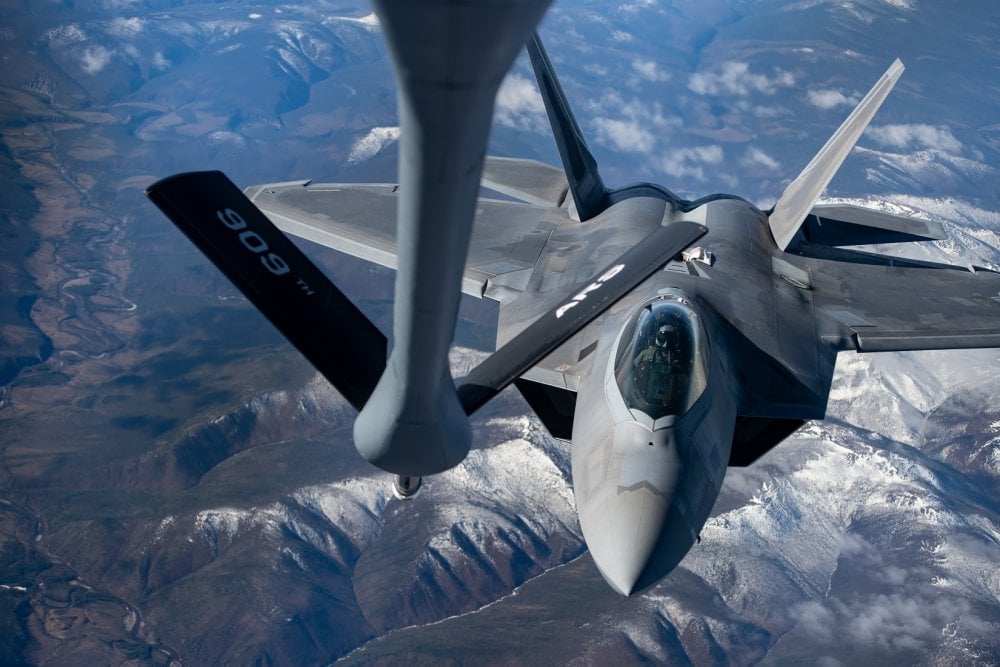 Air Force Fighter Pilot Reveals Why "Nothing Gets Close" To An F-35 or F-22  | The National Interest