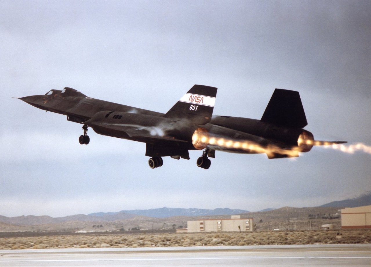 Can't Touch This: The Secret Reason the SR-71 Spy Plane Set Speed ...