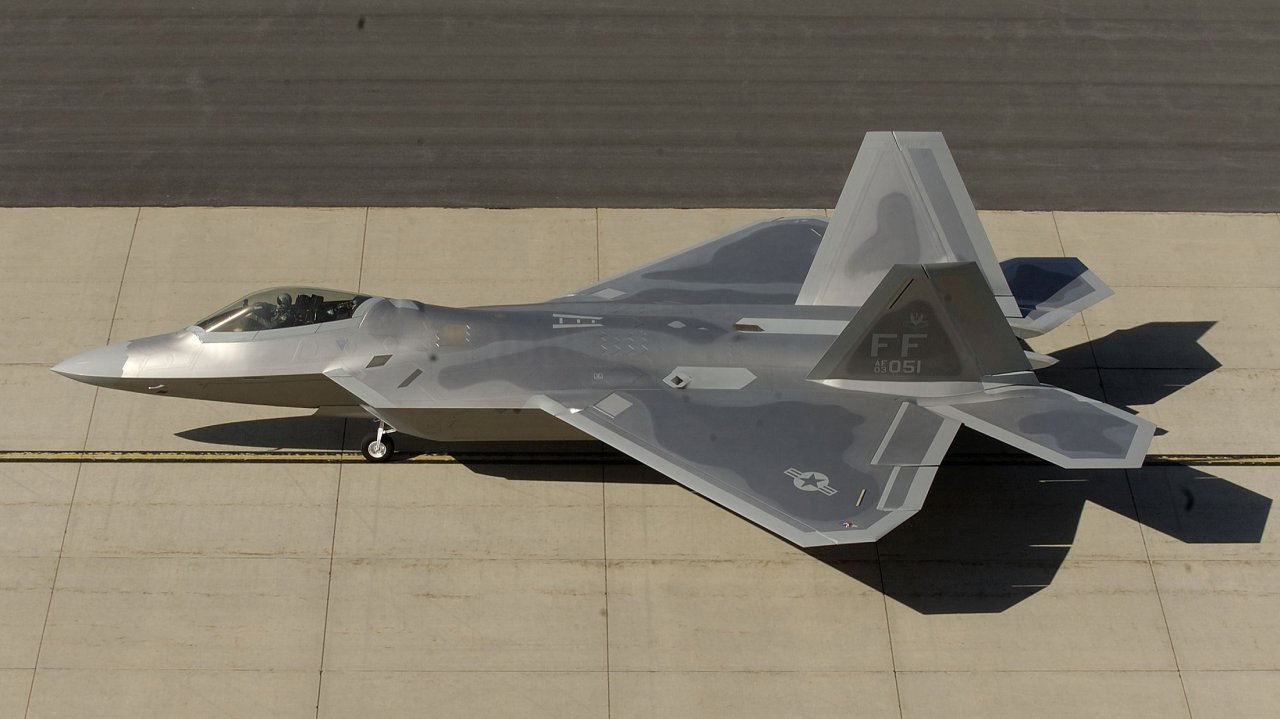 FACT: The F-22 Raptor Was Under Consideration To Become A Bomber. | The ...