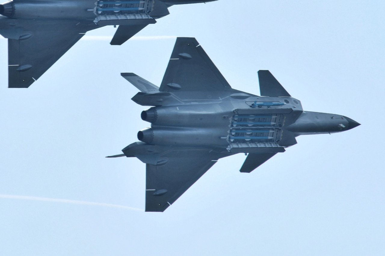 China S J Heavy Stealth Fighter Vs F 22 Or F 35 Stealth Fighters Who Wins The National Interest