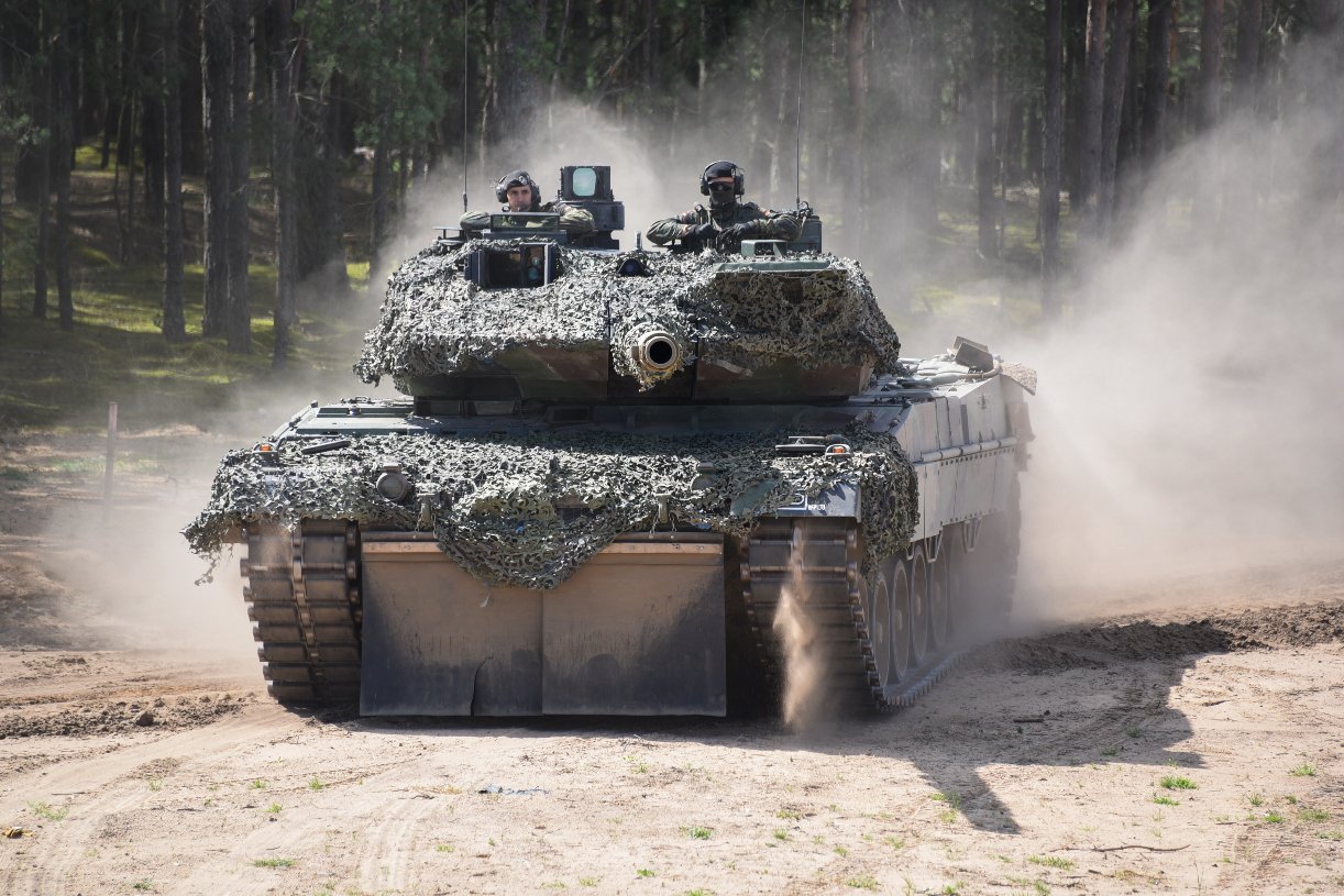 Germany’s New Defense Chief Must Approve Leopard 2 Tanks for Ukraine ...