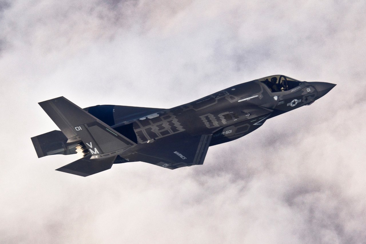 The F-35 Is A Capable Stealth Jet, But It Can't Beat The F-22 In A 