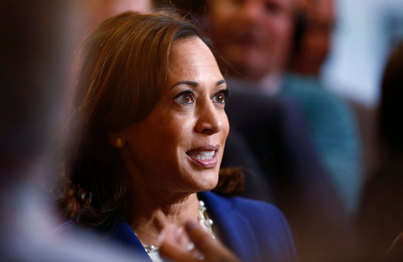 Harris Downsizes Campaign, Lays Off Staffers | The National Interest