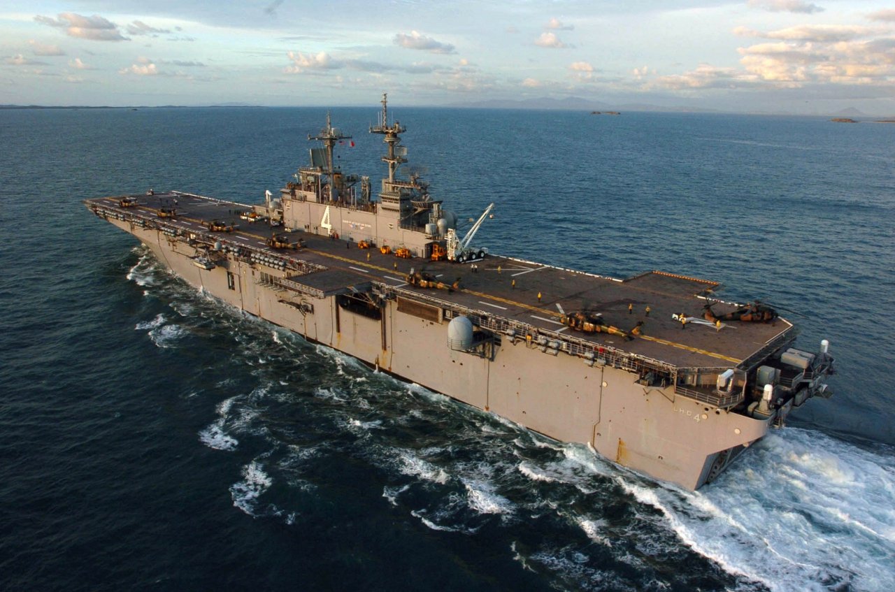 Closer to War: U.S. Troops Aboard Amphibious Assault Ship Force Down ...