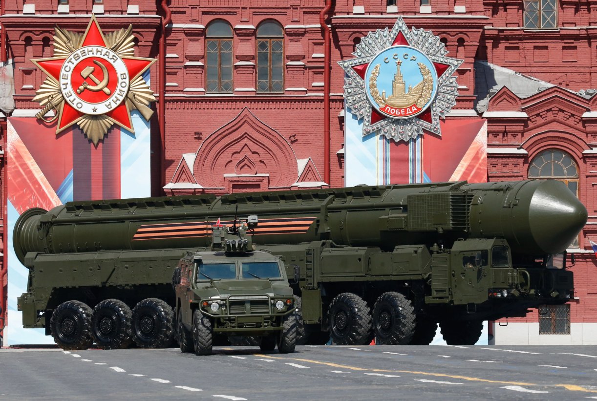 Russia Warns of Nuclear Risks as It Begins Striking Western Arms ...