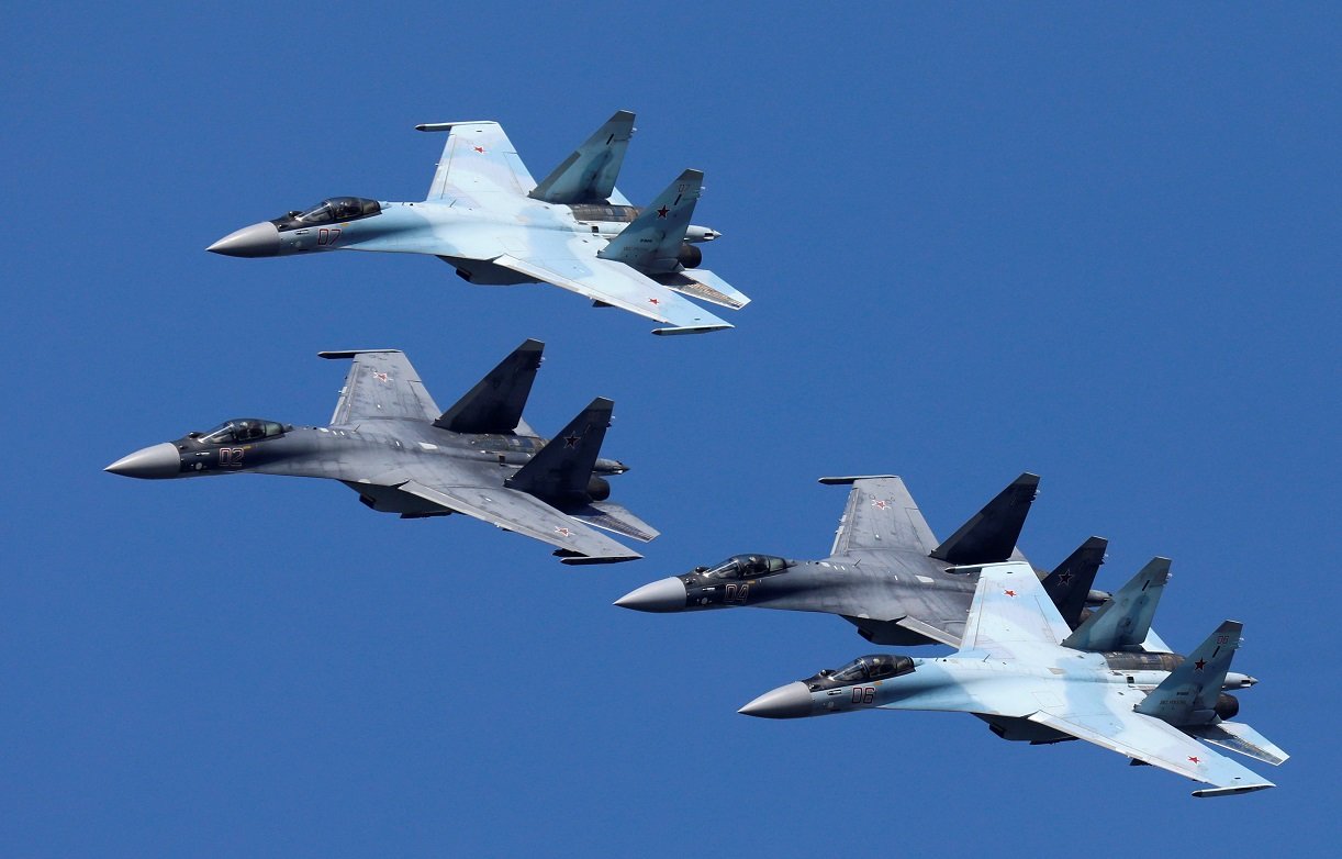 Why Russia's Aging Fleet of Flankers is Outmatched by American Fighters ...