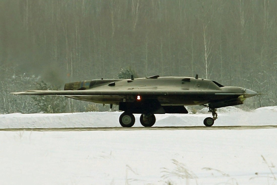 This Photo May Prove Russia's New Hunter-B Killer Drone Isn't Very ...