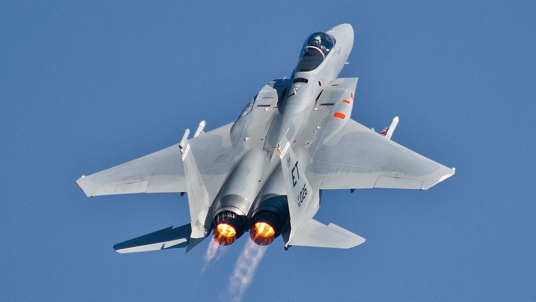 All Of The Reasons Americas F 15 Fighter Still Dominates The Skies 