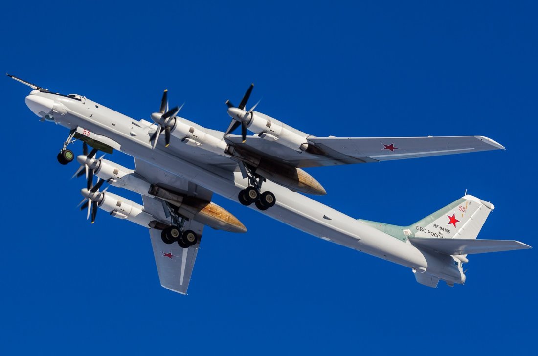 Tu-95 Bear: Meet The Old Russian Bomber U.S. F-22s Just Intercepted ...